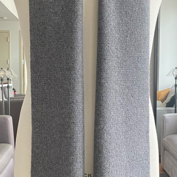 Authentic Burberry 100% Cashmere Scarf - Picture 5 of 8